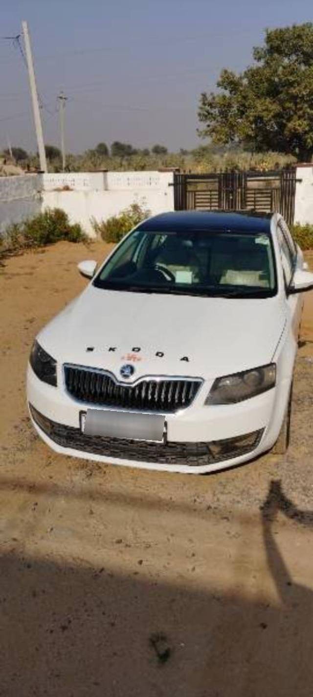 https://images10.gaadi.com/usedcar_image/4294107/original/5017a45ab47567bcde5ac8627f8046f5.jpg?imwidth=6400