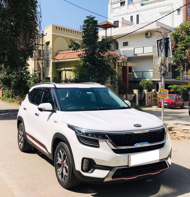 https://images10.gaadi.com/usedcar_image/4294158/original/processed_bb2a2d5228bcca107429875518e21665.jpg?imwidth=6400