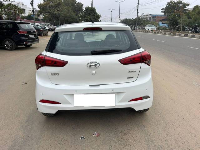 https://images10.gaadi.com/usedcar_image/4294250/original/processed_90ecce475e9731797b8d3a3ac7bd3a60.jpg?imwidth=6402