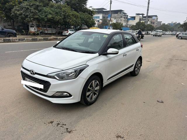 https://images10.gaadi.com/usedcar_image/4294250/original/processed_aee6ba27dab7e1114f8d4c6d6ff6a6d0.jpg?imwidth=6400