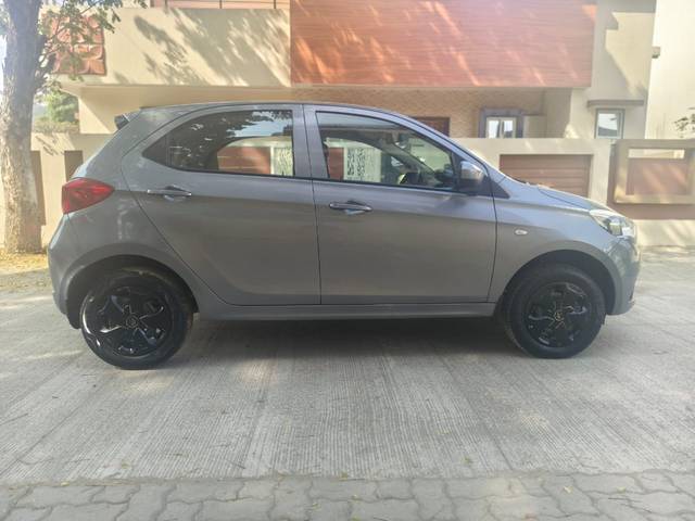 https://images10.gaadi.com/usedcar_image/4294463/original/4fb48907c3bc4e1ef4b63e2d4f63825a.jpg?imwidth=6401