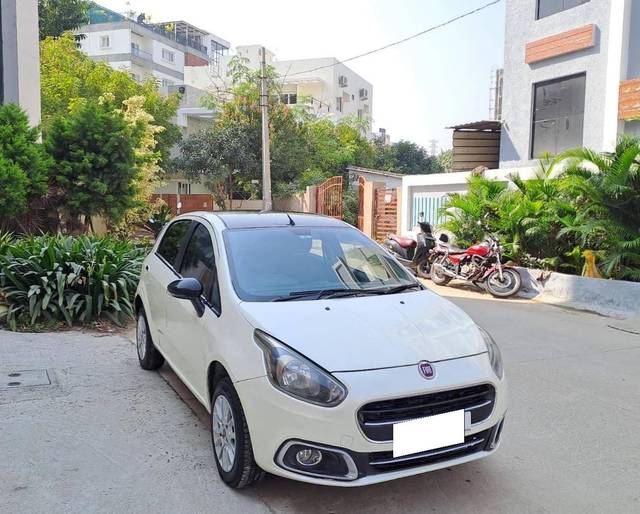 https://images10.gaadi.com/usedcar_image/4294542/original/processed_331a20a522d52c19a082ba8a66e3cc63.jpeg?imwidth=6400