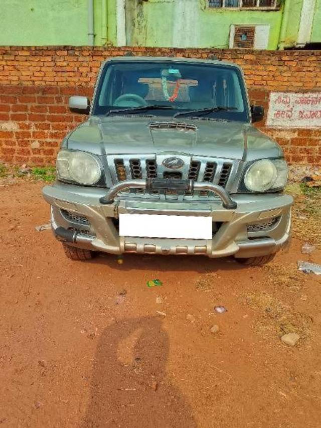 https://images10.gaadi.com/usedcar_image/4294567/original/processed_406f80b4-6725-4b58-9ce0-de127a9e3643.jpg?imwidth=6402