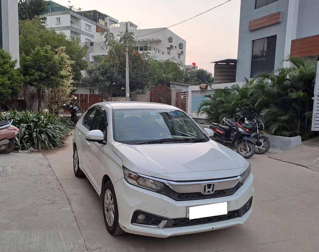 https://images10.gaadi.com/usedcar_image/4294580/original/processed_fbe169263d1aca90f6dc446dc245364b.jpeg?imwidth=6400