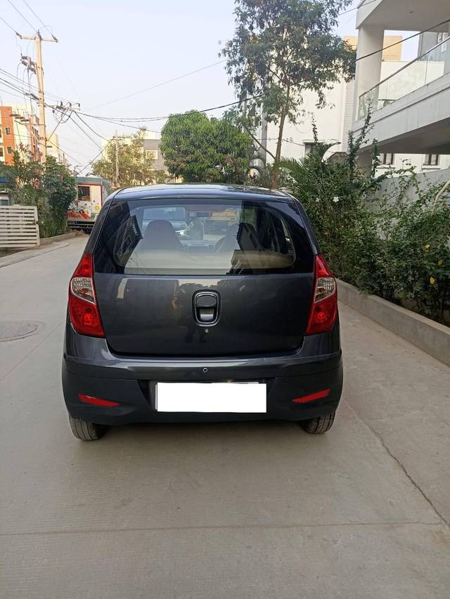 https://images10.gaadi.com/usedcar_image/4294619/original/processed_383cb904a924ee51370046944e9a526c.jpeg?imwidth=6402