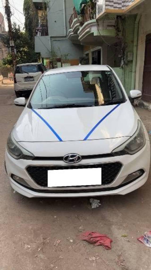 https://images10.gaadi.com/usedcar_image/4294622/original/processed_88d94b10-f82b-4bb7-ba30-21d95ee1bb3e.jpg?imwidth=6400