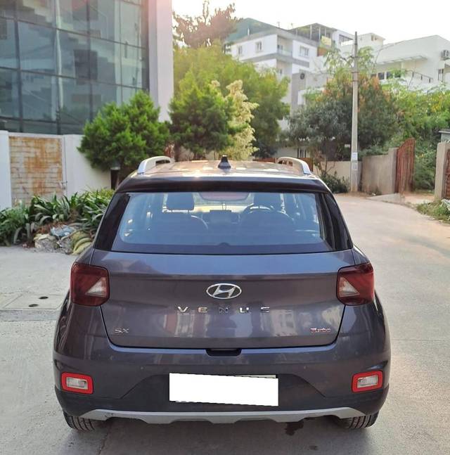 https://images10.gaadi.com/usedcar_image/4294645/original/processed_0d2ee03dcf96ea71078a41efad5b9f54.jpeg?imwidth=6402