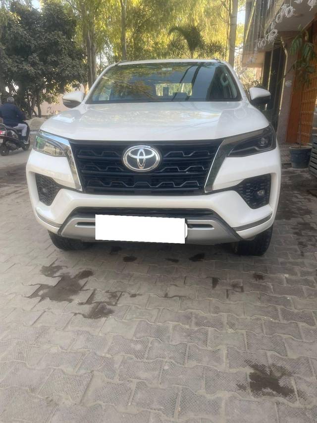 https://images10.gaadi.com/usedcar_image/4294656/original/processed_0bb193c8663aaf15f985b71cea9fad49.jpeg?imwidth=6402