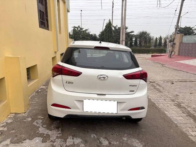 https://images10.gaadi.com/usedcar_image/4294718/original/processed_6331be33-c157-4331-9e35-d8a2ca202b7e.jpg?imwidth=6400