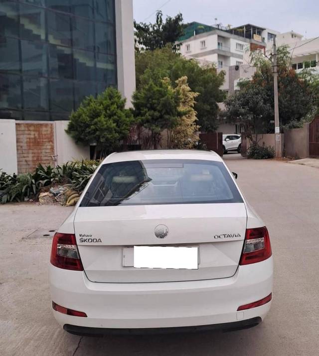 https://images10.gaadi.com/usedcar_image/4294738/original/processed_e940b16e759cf8d79e2070b0a0114a61.jpeg?imwidth=6402