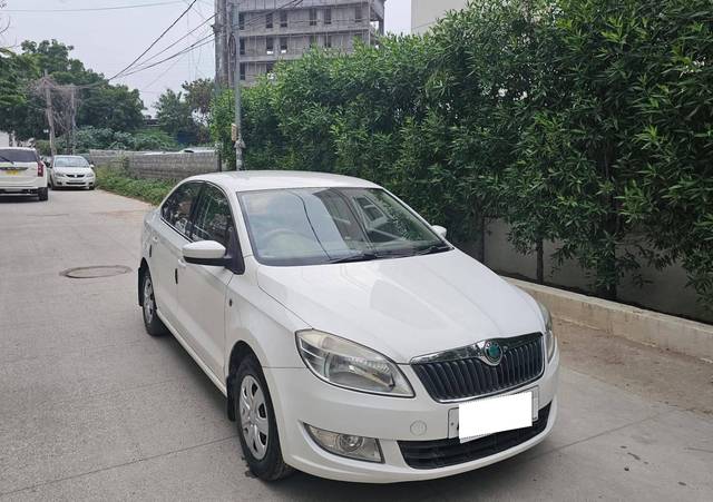 https://images10.gaadi.com/usedcar_image/4294739/original/processed_4da3773708da1a1796e8c91723a9c7d1.jpeg?imwidth=6400