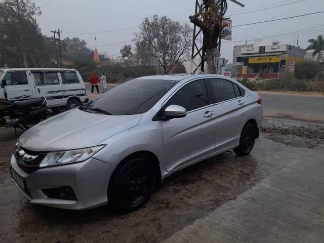 https://images10.gaadi.com/usedcar_image/4294841/original/processed_fbf8bfe8-2575-418b-9aa7-576f11a10a04.jpg?imwidth=6402