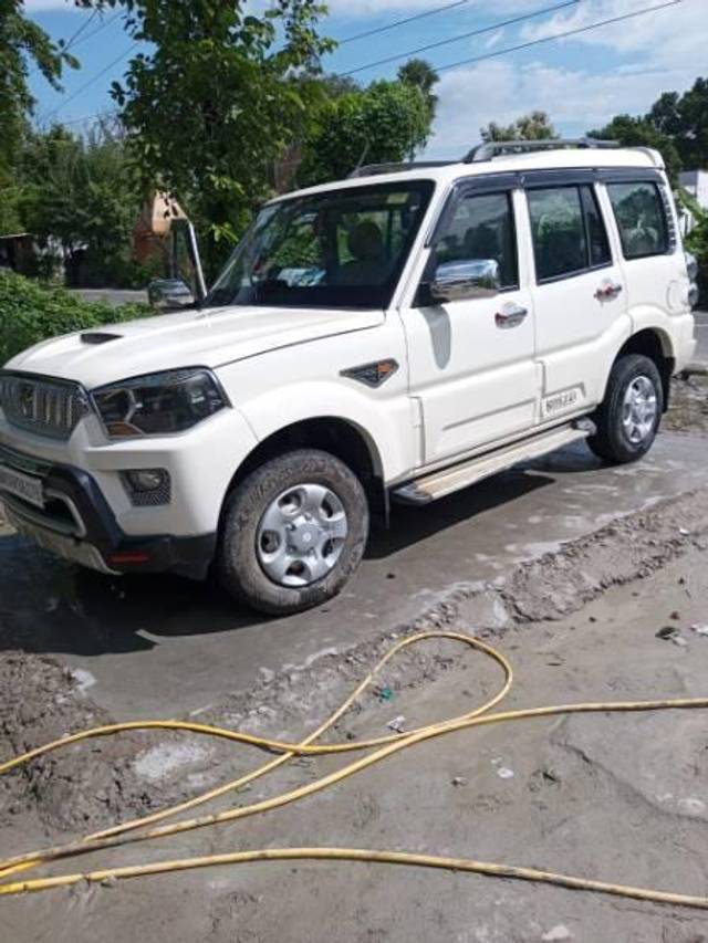 https://images10.gaadi.com/usedcar_image/4294855/original/processed_fde04b56-8d33-4cf2-a890-25b5b2fcfd60.jpg?imwidth=6400