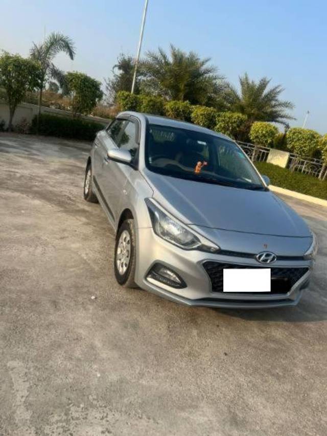 https://images10.gaadi.com/usedcar_image/4294882/original/processed_512c6cf2-11e0-4080-b392-c5ea19a6a420.jpg?imwidth=6400