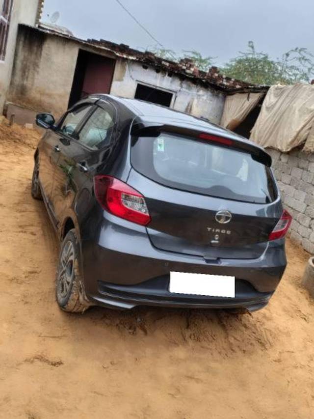 https://images10.gaadi.com/usedcar_image/4294906/original/processed_ee2d10bc-962f-4119-a6c2-7525ada6ca0a.jpg?imwidth=6401