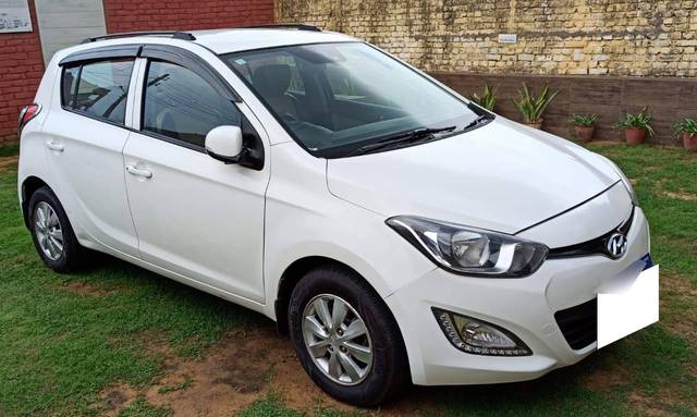 https://images10.gaadi.com/usedcar_image/4294960/original/processed_96ffcbeecd9d06182e69aeca37f0f602.jpg?imwidth=6402