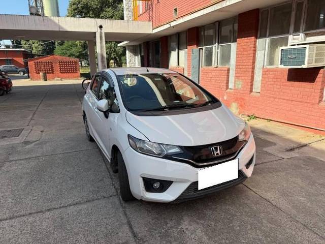 https://images10.gaadi.com/usedcar_image/4294980/original/processed_a92ab431-f5e7-4170-b6be-34c4fbdd6298.jpg?imwidth=6400