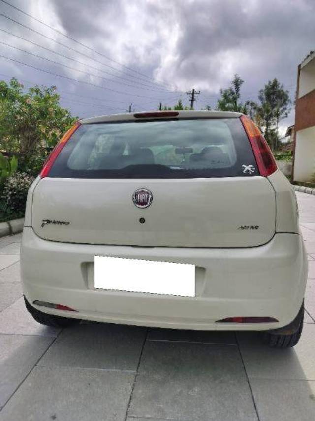 https://images10.gaadi.com/usedcar_image/4295052/original/23cfbec2918ec2b3b57487140aeff350.jpg?imwidth=6401