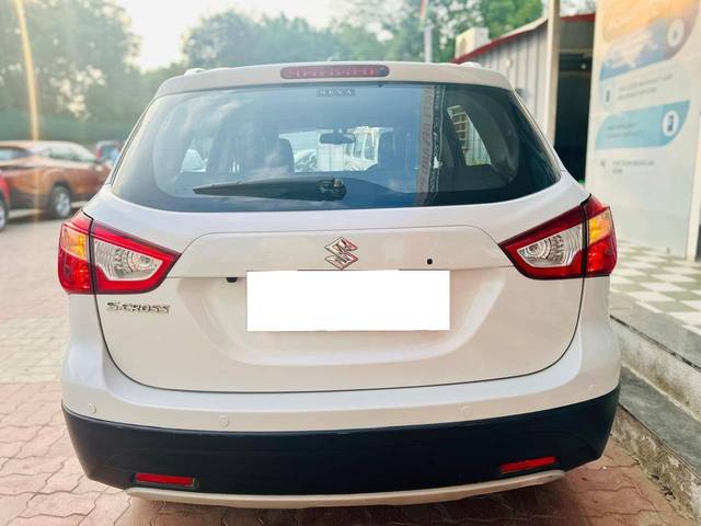 https://images10.gaadi.com/usedcar_image/4295063/original/processed_6ef9f561e44e0113960a8e9545e356a0.jpg?imwidth=6402