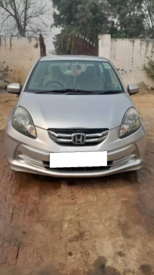 https://images10.gaadi.com/usedcar_image/4295159/original/processed_3a7cc337-77d3-4bcb-a574-c7d729497dbc.jpg?imwidth=6400