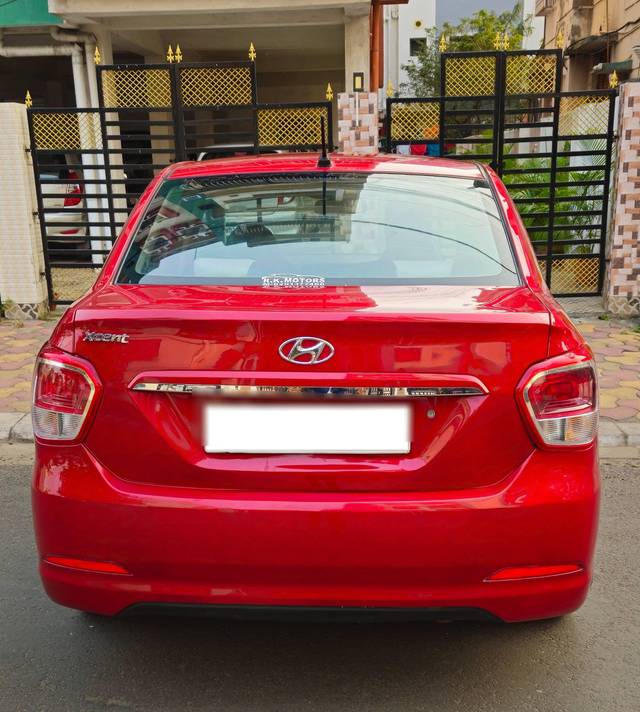 https://images10.gaadi.com/usedcar_image/4295235/original/processed_25498e03362069359bf913e0ddc8d147.jpg?imwidth=6402