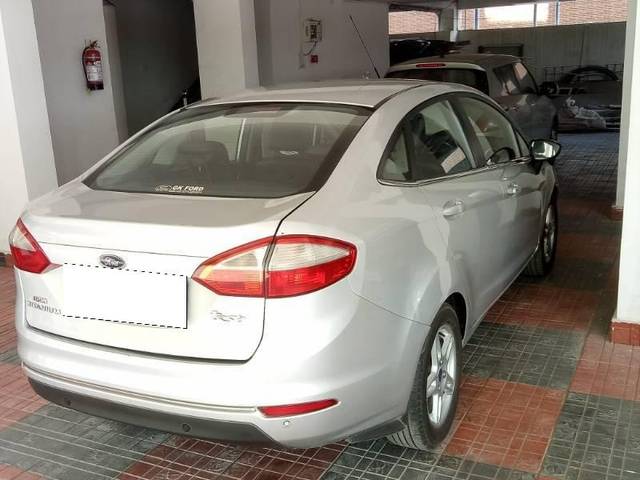 https://images10.gaadi.com/usedcar_image/4295302/original/processed_200ac5b1-83fa-4304-8600-1afccb402d9e.jpg?imwidth=6402