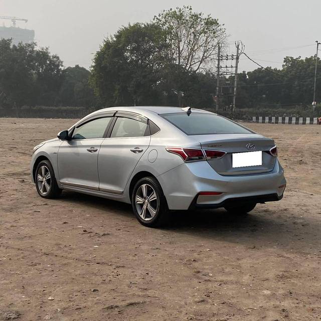 https://images10.gaadi.com/usedcar_image/4295337/original/processed_41c5ea8eef03ebdc839cb957e4f78680.jpg?imwidth=6401