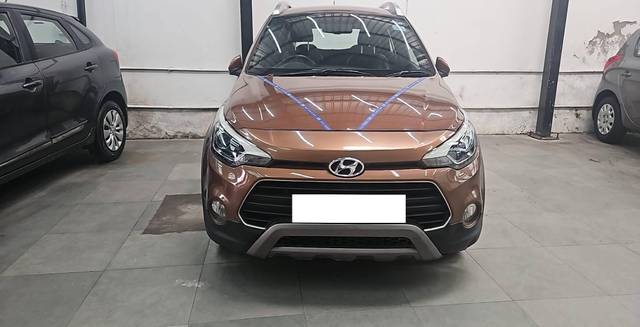 https://images10.gaadi.com/usedcar_image/4295365/original/processed_c9d015d1de55cf7e555ddfe36905b465.jpg?imwidth=6402