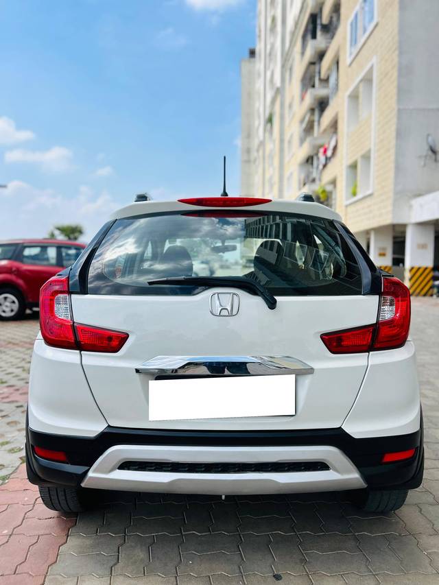 https://images10.gaadi.com/usedcar_image/4295368/original/processed_dd5499d5885505a2d660ab3825223aec.jpg?imwidth=6402