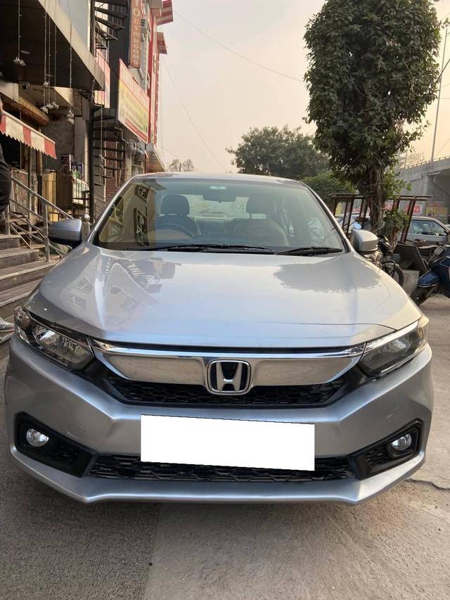 https://images10.gaadi.com/usedcar_image/4295394/original/processed_0dbbc3b509743228f49929d12c652ed8.jpg?imwidth=6402