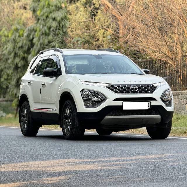 https://images10.gaadi.com/usedcar_image/4295399/original/processed_28f728e87671f3a1d33854906fbda6e9.jpg?imwidth=6400