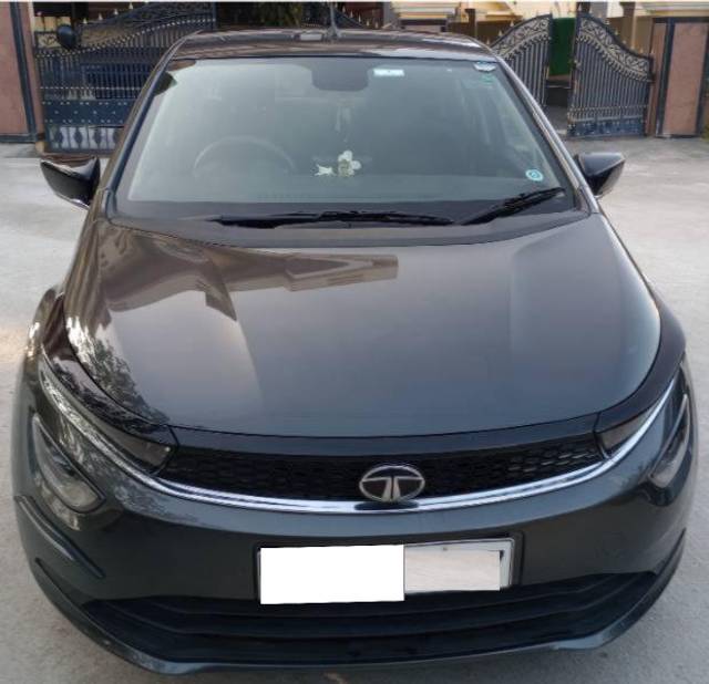 https://images10.gaadi.com/usedcar_image/4295460/original/processed_d76742ef-d6ce-4b79-a18b-0b6811433e1f.jpg?imwidth=6400