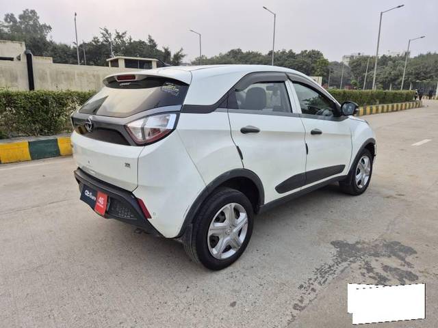 https://images10.gaadi.com/usedcar_image/4295474/original/processed_4da5c249bd083ef447e10e3eb5fec461.jpg?imwidth=6402