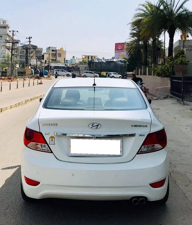 https://images10.gaadi.com/usedcar_image/4295486/original/processed_707cc7f0616d25d8f45bf138b48b2069.jpg?imwidth=6401