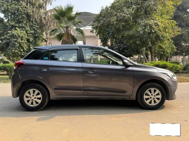 https://images10.gaadi.com/usedcar_image/4295489/original/processed_97fb924c6050545aa9416e30a810f309.jpg?imwidth=6401