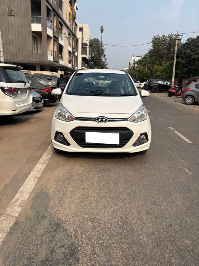 https://images10.gaadi.com/usedcar_image/4295492/original/processed_001f58cd0364a8fec452d8f9923bd085.jpg?imwidth=6402