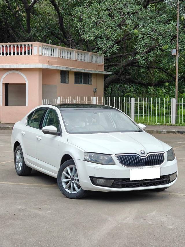 https://images10.gaadi.com/usedcar_image/4295510/original/processed_56252998e073db4fc712a56fabb92269.jpg?imwidth=6402