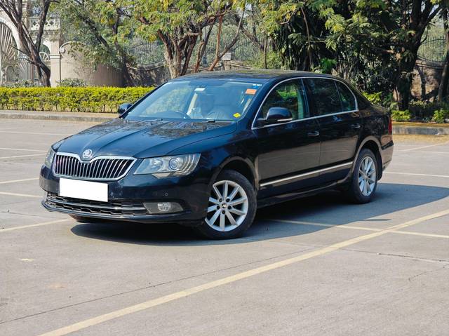 https://images10.gaadi.com/usedcar_image/4295516/original/processed_85319842156540d6f3202611c0e08f5e.jpg?imwidth=6400