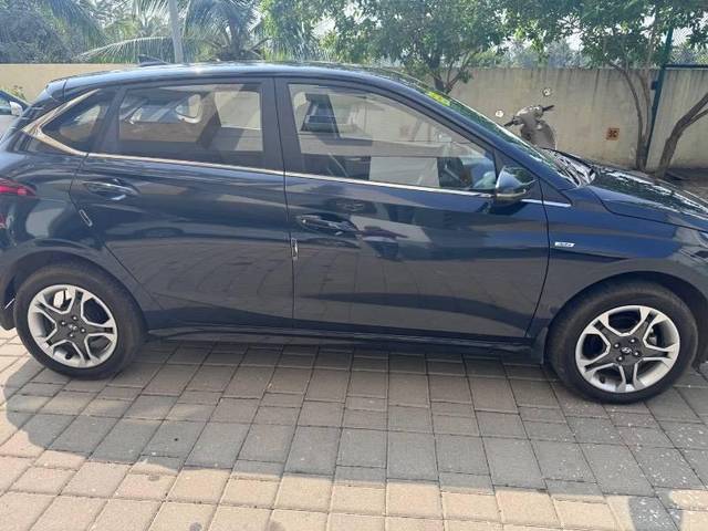 https://images10.gaadi.com/usedcar_image/4295520/original/processed_4e340243-6c3a-4f5e-83c0-ab87ff220cbd.jpeg?imwidth=6401