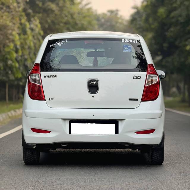 https://images10.gaadi.com/usedcar_image/4295531/original/processed_b942cc505972ea7c271f071703322344.jpg?imwidth=6402