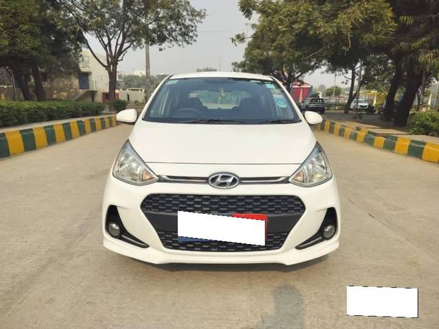 https://images10.gaadi.com/usedcar_image/4295532/original/processed_1ba510ebd46f38bb626347bb667cc2f1.jpg?imwidth=6400