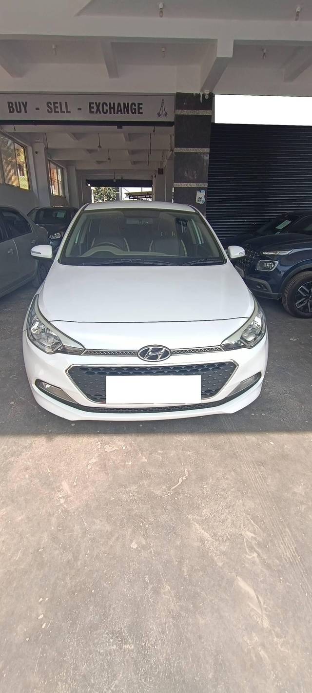 https://images10.gaadi.com/usedcar_image/4295549/original/processed_7639976675fbd805180556dce2b44008.jpg?imwidth=6400