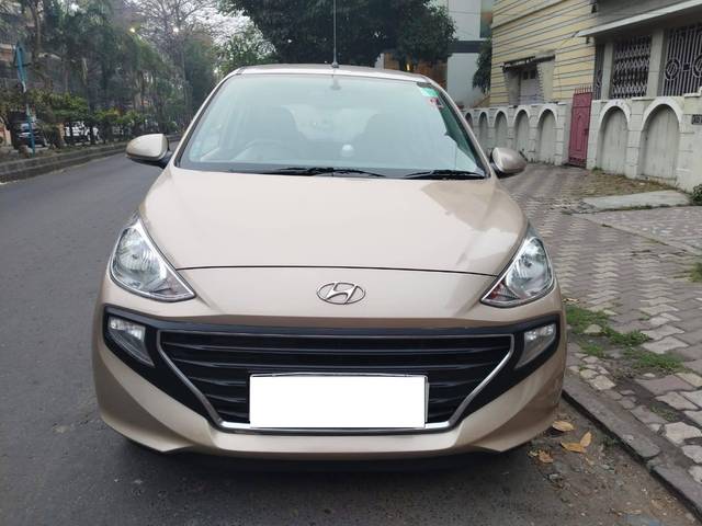 https://images10.gaadi.com/usedcar_image/4295584/original/processed_5f91898f0c4bcfbe27b7385153c60429.jpg?imwidth=6400