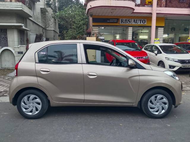 https://images10.gaadi.com/usedcar_image/4295584/original/processed_8b5c6f08f3b41a9514849ad54d4c6246.jpg?imwidth=6401