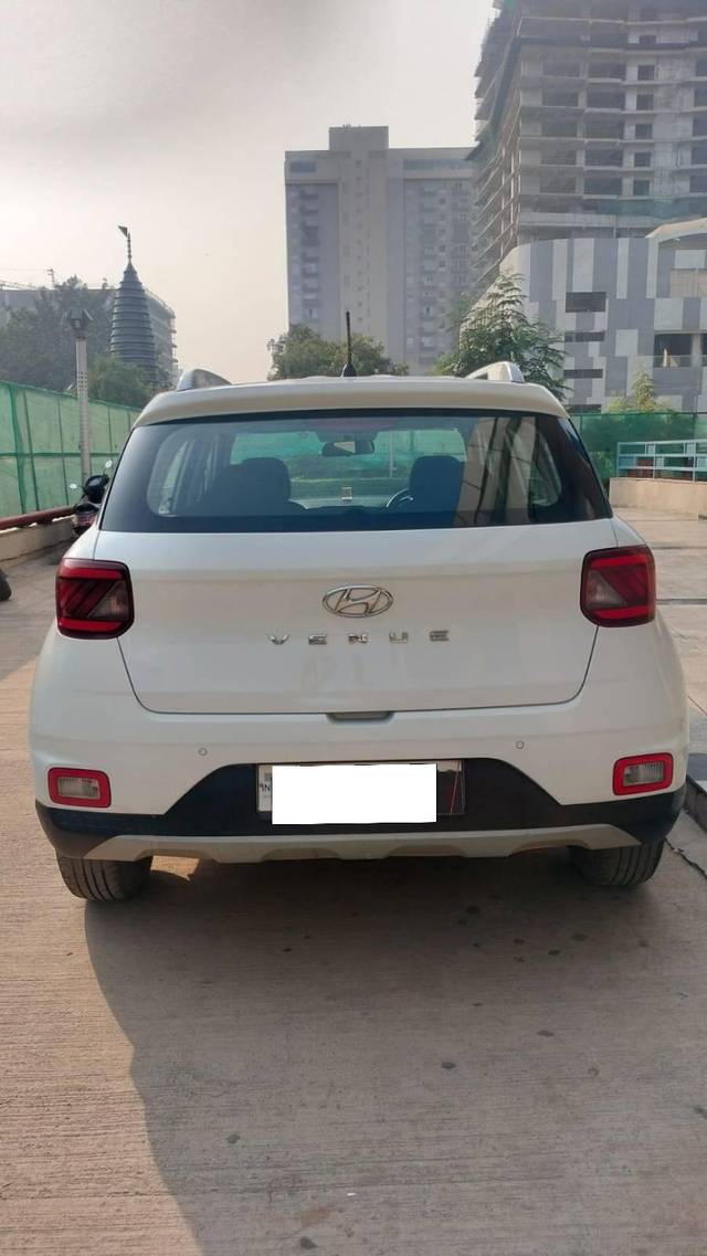 https://images10.gaadi.com/usedcar_image/4295628/original/processed_983338c8bf1b1738805151e16f2aec9e.jpg?imwidth=6402