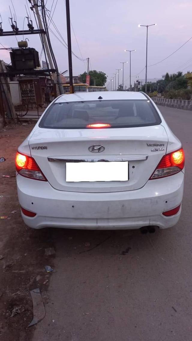 https://images10.gaadi.com/usedcar_image/4295641/original/processed_a5308eb53581c2f02b4c904d4fef1122.jpg?imwidth=6402