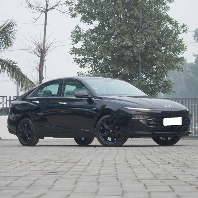 https://images10.gaadi.com/usedcar_image/4295653/original/processed_6398bfab8097a07f0865d38e4e8565d0.jpg?imwidth=6400