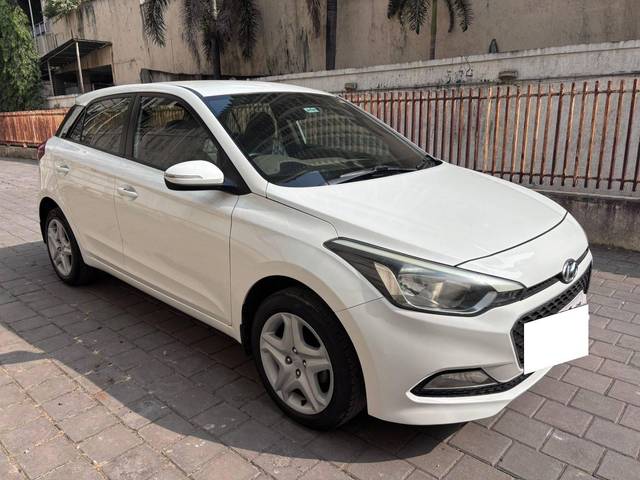 https://images10.gaadi.com/usedcar_image/4295695/original/processed_c2166e3f669ccf4f9d41209732703b33.jpg?imwidth=6400