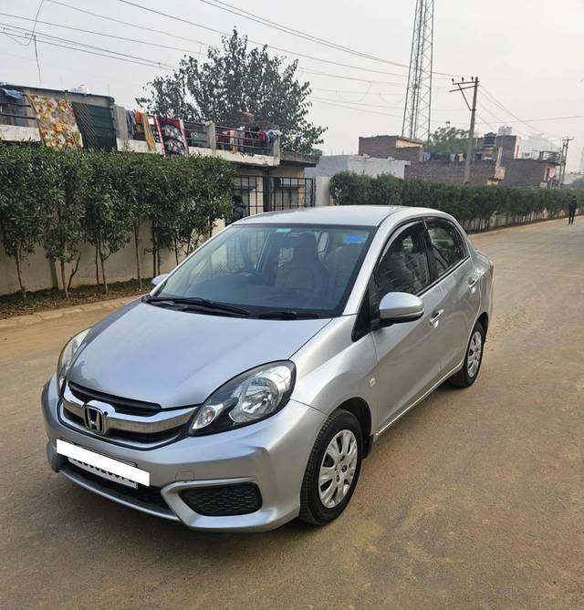 https://images10.gaadi.com/usedcar_image/4295724/original/processed_56abdf3fa89433886807096810935f68.jpg?imwidth=6401