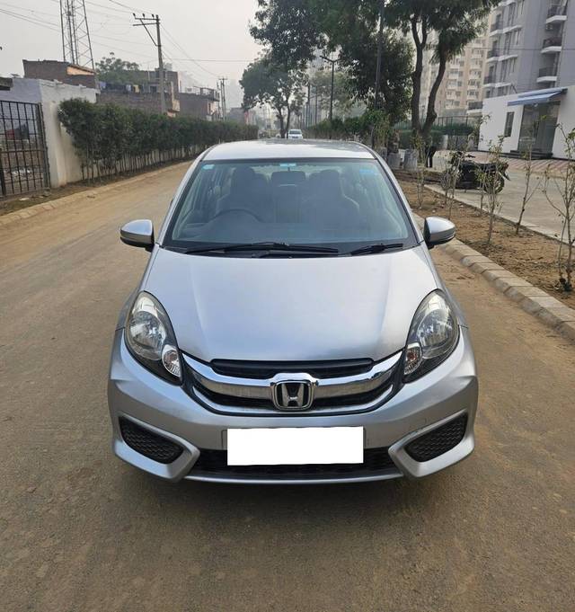 https://images10.gaadi.com/usedcar_image/4295724/original/processed_7b305520c0f9fe230cdbab9cfb5abae1.jpg?imwidth=6400